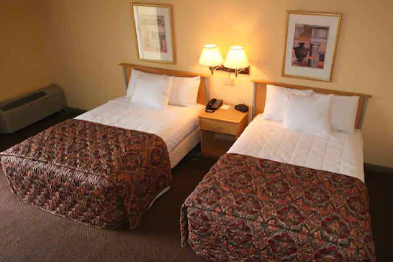 Knights Inn Six Flags Lodge West Cameră foto